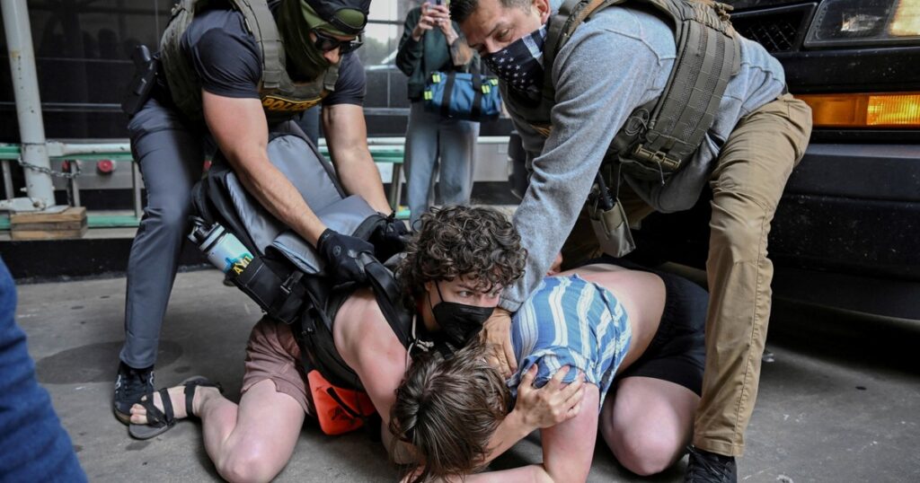 Trump no dará derecho a libertad bajo fianza a los inmigrantes detenidos mientras dure su proceso de deportación imagen-5