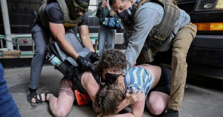 Trump no dará derecho a libertad bajo fianza a los inmigrantes detenidos mientras dure su proceso de deportación imagen-15