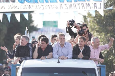 Axel Kicillof, Máximo Kirchner y Sergio Massa ajustan sus aspiraciones y afinan la fórmula para un acuerdo final: “11-11-7″ imagen-13