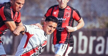 Chacarita, del penal errado para acercarse a la punta a una dura caída imagen-5
