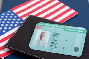 La buena noticia para los latinos que quieren migrar a Estados Unidos con green card imagen-2