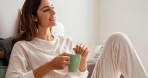 El sencillo hábito que tenés que hacer todos los días por 10 minutos para eliminar la mala energía de tu casa, según el Feng Shui imagen-4