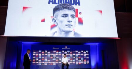 El Atlético de Madrid presentó oficialmente a Thiago Almada imagen-17