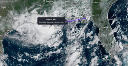 Alerta en Florida por el sistema tropical que parece desviarse de su trayectoria: ¿se acercará a Texas? imagen-8