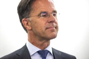 El secretario general de la OTAN advirtió a Brasil, China y la India que pueden verse afectadas si negocian con Rusia imagen-1