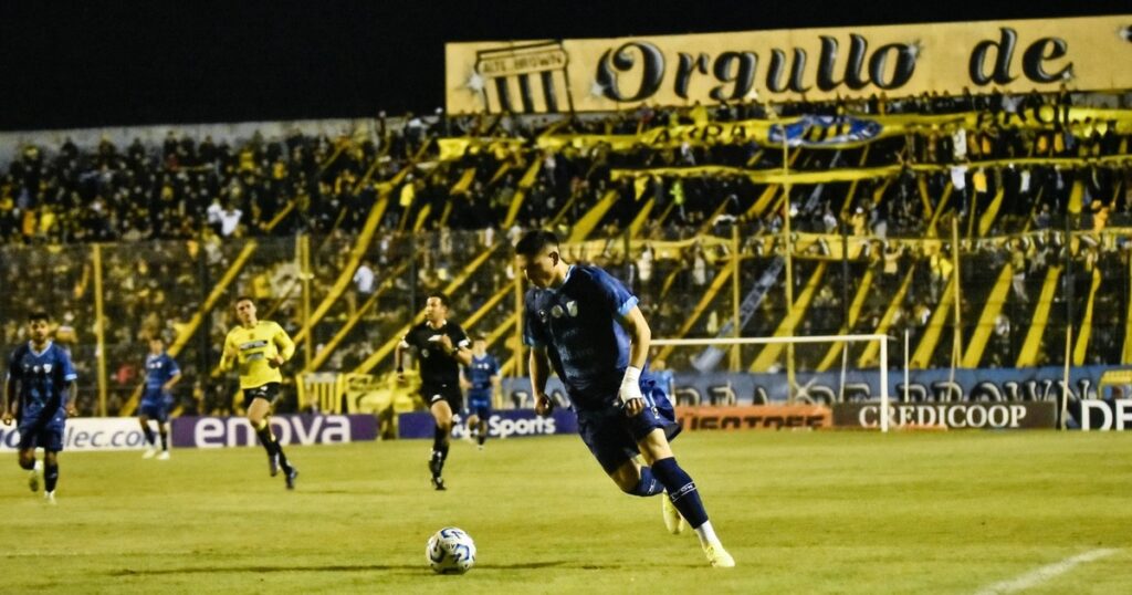 Almirante Brown sigue sin rumbo y preocupa en la Primera Nacional imagen-5