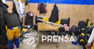 Sigue la pelea, pero afuera de la cancha: Central Ballester, los "dichos falsos" de Luis Ventura y el vestuario destrozado imagen-2