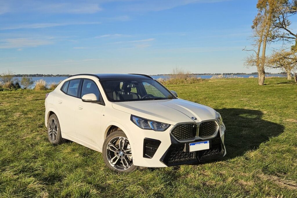 Un SUV de lujo se presenta en la Argentina con motorización alternativa y diseño poco común imagen-5