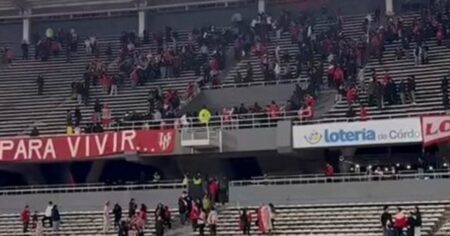 A golpes de puño: los hinchas de Instituto se pelearon entre ellos tras la derrota ante River imagen-11