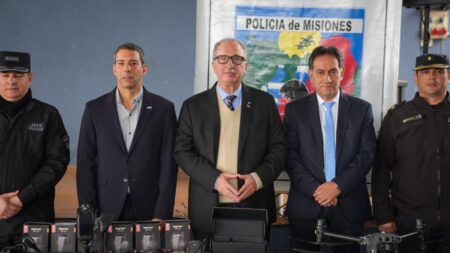 LA POLICÍA DE MISIONES RECIBIÓ NUEVOS TELÉFONOS TÁCTICOS PARA OPTIMIZAR EL SISTEMA DE VIDEOVIGILANCIA DE MONTECARLO imagen-14