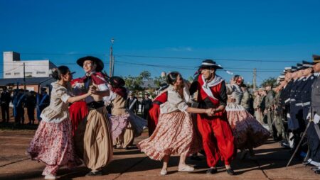 Posadas celebró el Día de la Independencia con un emotivo acto en el barrio Nosiglia imagen-12