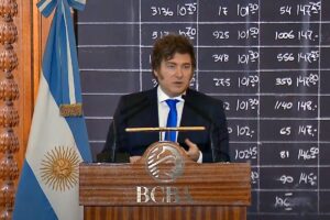 Aplausos a Milei en la Bolsa de Comercio y apoyo al rumbo económico imagen-3