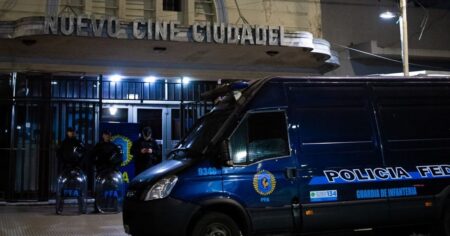 Allanaron un cine porno en Ciudadela: encontraron víctimas de explotación y detuvieron a los dueños imagen-29