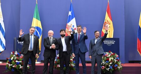 El progresismo iberoamericano lanzó en Chile una ofensiva contra el autoritarismo y la ultraderecha imagen-12