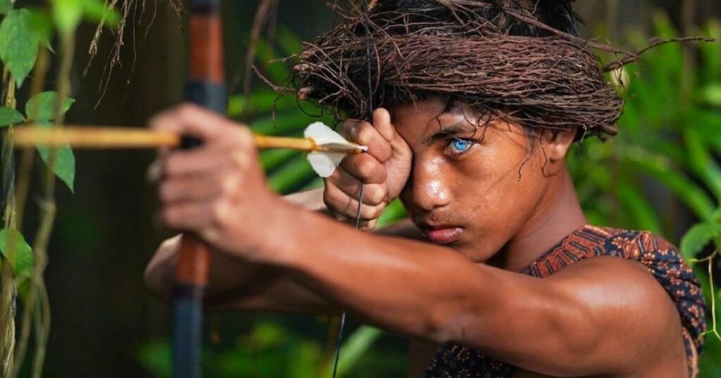 Los indios de la tribu que asombran al mundo por sus ojos azules y brillantes imagen-5