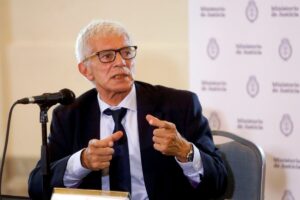 El Gobierno oficializó una reestructuración en la Procuración del Tesoro y eliminó la Escuela de Abogados del Estado imagen-1