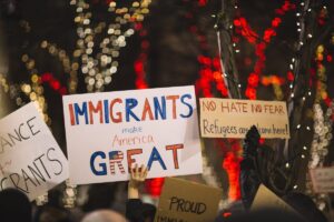 Qué dice la “Ley de la Dignidad”: el proyecto que busca devolverle un estatus legal a miles de migrantes en EE.UU. imagen-4