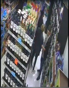 Robaron bebidas de alta gama en un minimarket de Eldorado imagen-2