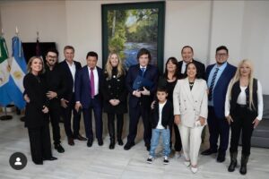 La Justicia pone la mira sobre los bienes del pastor “milagroso” que recibió a Milei en su “megatemplo” imagen-4