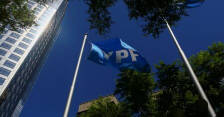 Caso YPF: Burford ahora asegura que no quiere controlar la petrolera, pero quiere sus acciones como garantía imagen-10