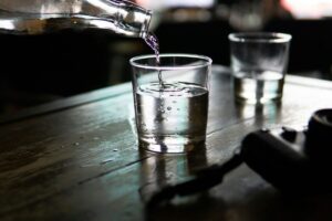 La cantidad de agua que debe consumir para bajar el azúcar en la sangre y regular el colesterol imagen-2