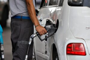 YPF sube los precios de los combustibles un 2,5% desde esta medianoche imagen-2