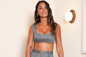 Antonela Roccuzzo mostró la saga de libros que la mantienen atrapada durante sus vacaciones imagen-3
