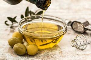 La Anmat prohibió el uso y comercialización de un gel, un aceite de oliva, una laca y un suplemento dietario imagen-1