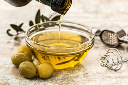 La Anmat prohibió el uso y comercialización de un gel, un aceite de oliva, una laca y un suplemento dietario imagen-10