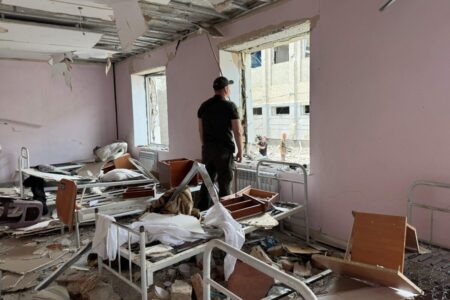 Rusia ignora las amenazas de Trump e intensifica los bombardeos en Ucrania: atacó una maternidad y una prisión imagen-7