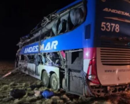 Choque fatal en ruta 3 entre un camión y un micro: hay tres muertos y decenas de heridos imagen-6