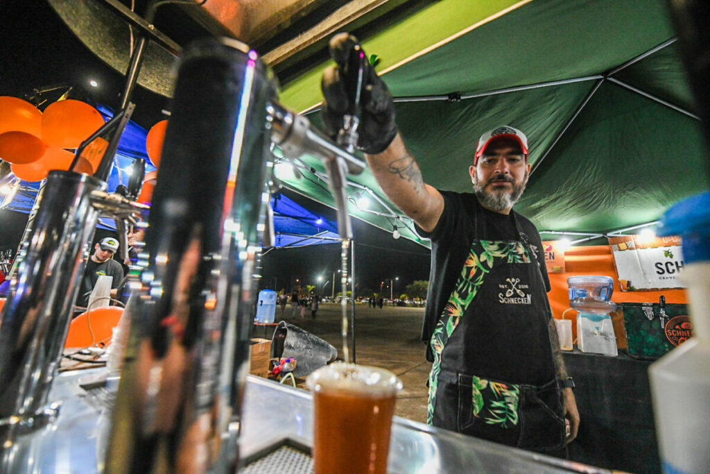 UNA+ vuelve a la Costanera para celebrar el Día del Amigo a pura cerveza y sabor imagen-4