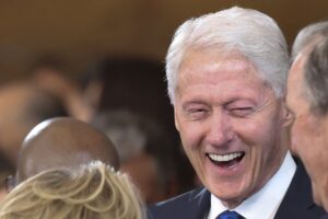 Nuevo capítulo en el escándalo Epstein: aparece una carta de Bill Clinton imagen-4