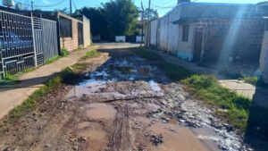 Vecinos de la Chacra 189 reclaman mejoras urgentes en las calles: “Con cada lluvia, varias familias se inundan” imagen-2