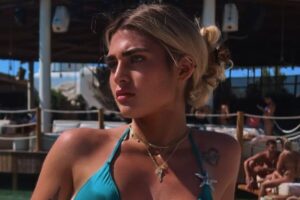 Marta Fort revolucionó las redes con su look veraniego en la isla de Mykonos imagen-2