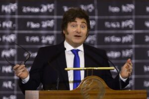 El lado B de la encuesta que elogió Milei: 50% de imagen negativa y caída en las expectativas económicas imagen-1