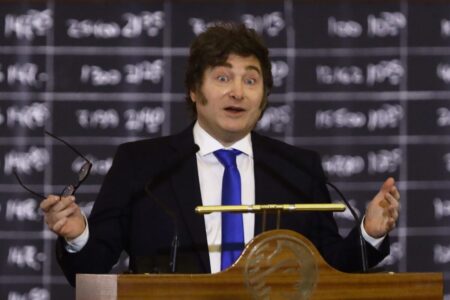 El lado B de la encuesta que elogió Milei: 50% de imagen negativa y caída en las expectativas económicas imagen-12