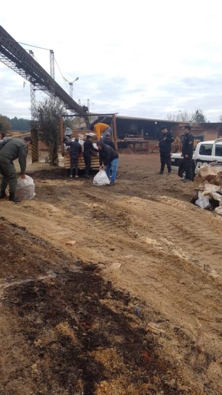 Menos droga en las calles: Incineraron casi dos toneladas y media de marihuana incautada en operativos federales imagen-14