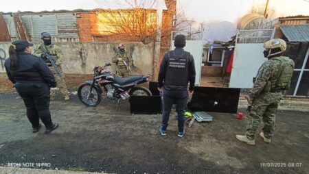 Cayeron dos sospechosos por múltiples robos en Posadas: recuperaron costosa notebook y objetos robados imagen-6