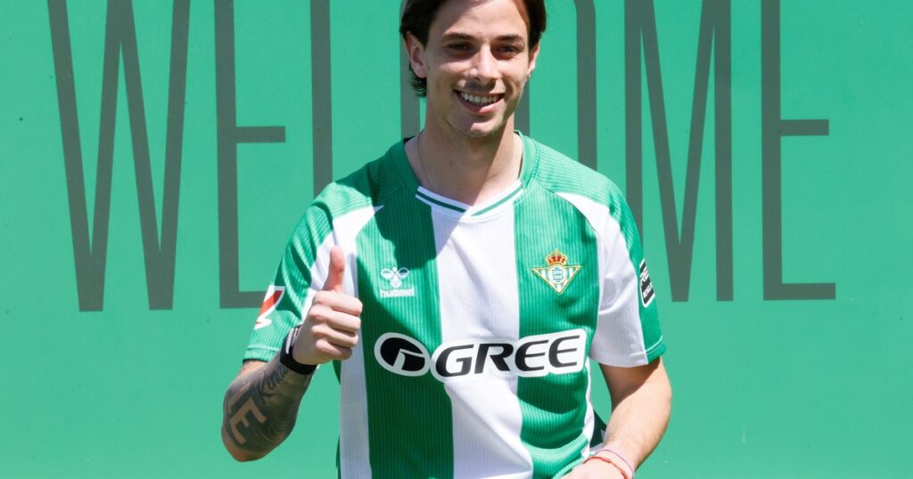 Valentín Gómez, su presentación en Betis y el padrinazgo de los argentinos del plantel imagen-3