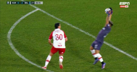 El blooper del arquero de Huracán y por qué no fue expulsión imagen-11