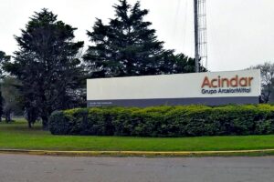 La siderúrgica Acindar frenó al 85% de su planta en Santa Fe y suspendió a más de 500 trabajadores por una semana imagen-2