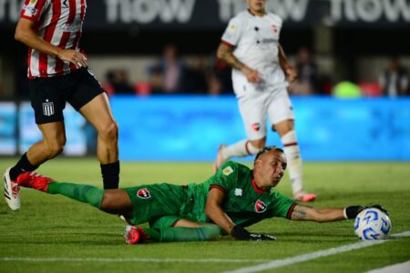 Newell’s vendió a Navas a Pumas: lo despidió con alusiones a su falta de compromiso imagen-8