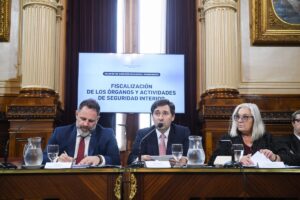 El Gobierno se defendió ante una embestida del kirchnerismo en el Congreso contra la reforma policial de la ministra Bullrich imagen-3