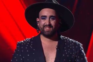 Thomas Guzmán se lució en La Voz Argentina con su canto, su historia de vida y su look único imagen-1