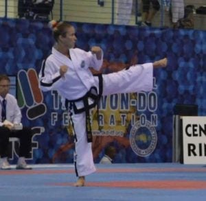 “Nadie se tiene que quedar afuera por no tener dinero”, afirmó Alicia Zalesak, la misionera campeona mundial de Taekwondo que dedica su vida al arte de enseñar y al compromiso social imagen-3