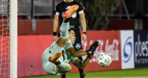 Video: la definición por penales en la que Huracán eliminó a Instituto imagen-2