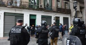 Desalojaron la Casa Blaquier, un edificio histórico en el centro de la Ciudad: estuvo tomado más de 40 años imagen-2