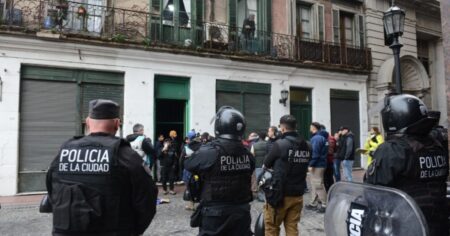 Desalojaron la Casa Blaquier, un edificio histórico en el centro de la Ciudad: estuvo tomado más de 40 años imagen-13