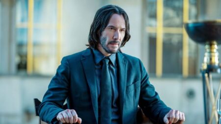 Justo antes de comenzar su venganza, John Wick hace esto con su reloj: es un guiño a los soldados reales imagen-6